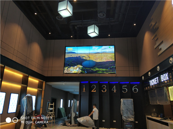 某賣(mài)場(chǎng)電影院 某賣(mài)場(chǎng)電影院