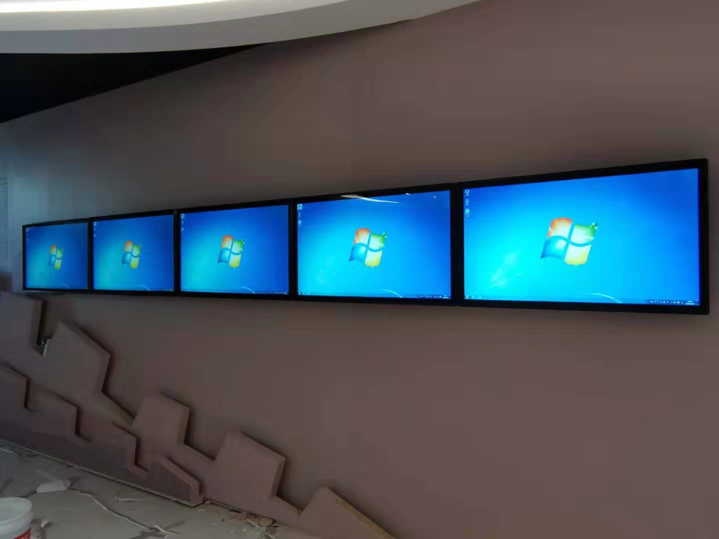 鄭州市某居委會(huì )43寸觸控一體機 鄭州市某居委會(huì )43寸觸控一體機