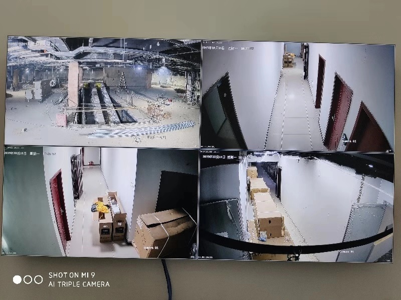 武漢市某家具賣(mài)場(chǎng)55寸2x2