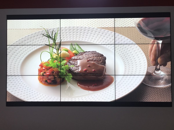 武漢光谷某線(xiàn)下體驗店46寸3x3