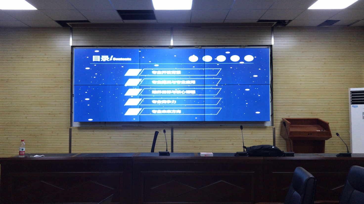 武漢市某大學(xué)55寸2x2